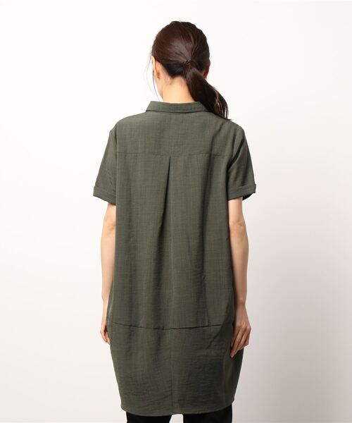 BELLUNA(ベルーナ)の「麻調素材ボタン使いスキッパーワンピース(ワンピース・レディース・ネイビー/ターコイズブルー/カーキ/テラコッタ・MEDIUM/X-LARGE/LARGE)」の16枚目の写真