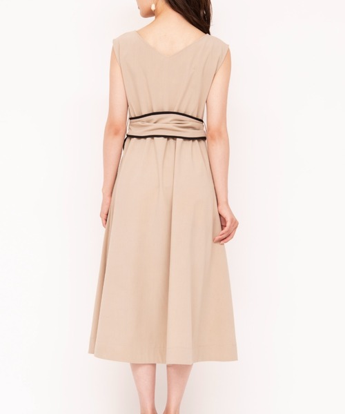 WILLSELECTION(ウィルセレクション)の「ベルト付きパイピングワンピース(ワンピース・レディース・ブラック/ベージュ・MEDIUM)」の15枚目の写真