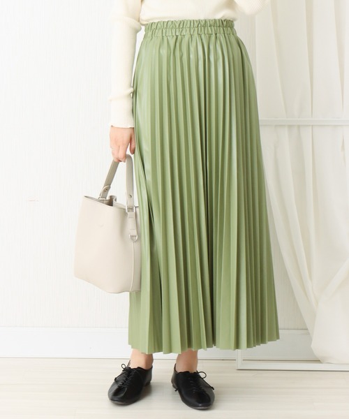 libelle more(リベル モア)の「フェイクレザー アコーディオンプリーツスカート(スカート・レディース・モカ/ゴールド/アイボリー/ブラック/グリーン系その他・L/M)」の4枚目の写真