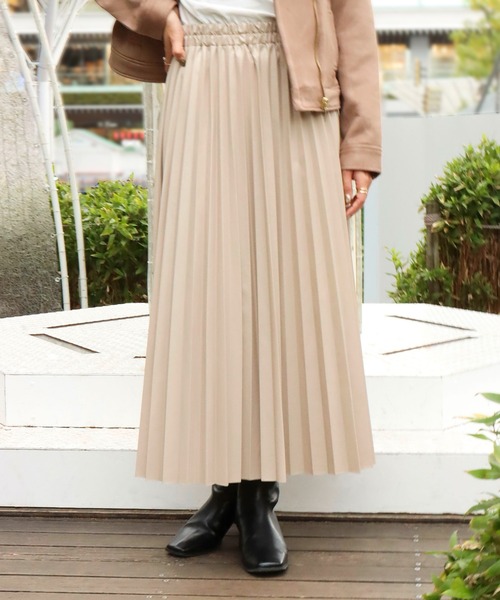 libelle more(リベル モア)の「フェイクレザー アコーディオンプリーツスカート(スカート・レディース・モカ/ゴールド/アイボリー/ブラック/グリーン系その他・L/M)」の2枚目の写真