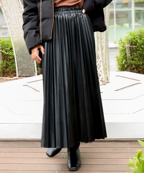 libelle more(リベル モア)の「フェイクレザー アコーディオンプリーツスカート(スカート・レディース・モカ/ゴールド/アイボリー/ブラック/グリーン系その他・L/M)」の1枚目の写真