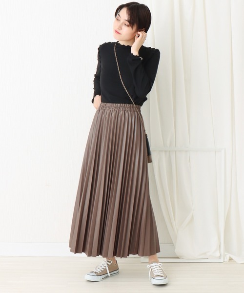 libelle more(リベル モア)の「フェイクレザー アコーディオンプリーツスカート(スカート・レディース・モカ/ゴールド/アイボリー/ブラック/グリーン系その他・L/M)」の6枚目の写真