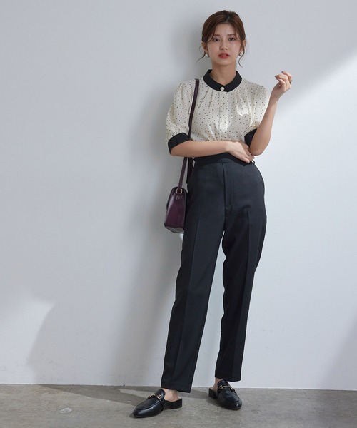 vis-`a-vis(ビサビ)の「【WEB限定】すっきりハイウエストカラーテーパードパンツ【洗濯機可】(スラックス・レディース・キナリ/ピンク/グリーン/レンガ/ブラック/ダークブラウン・S/M/SS/L)」の22枚目の写真