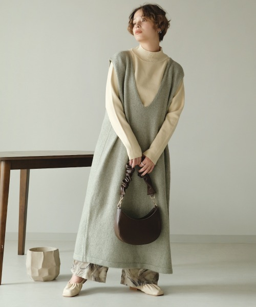 Bab（バブ）の「【WEB限定】プチハイネック長袖ニットトップス（ニット/セーター・レディース・ブラック/グレー/アイボリー/ミント/ベージュ・38）」の7枚目の写真