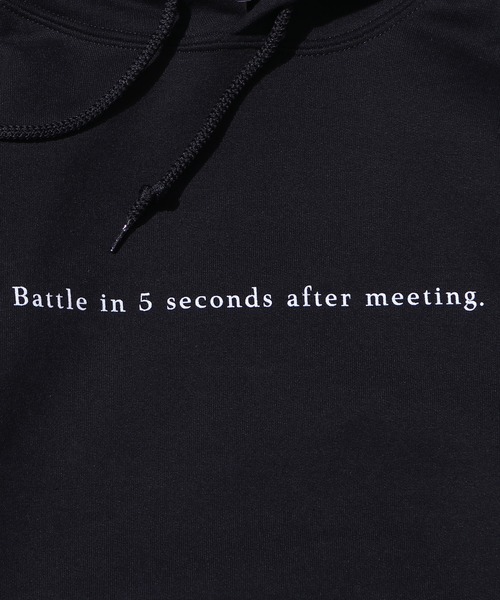 ROOPTOKYO（ループトウキョウ）の「【ROOPTOKYOオリジナル】出会って5秒でバトル Battle in 5 seconds after meeting アニメプリント プルオーバーパーカー フロントロゴ バックプリント（パーカー・メンズ・ホワイト/ブラック・M/L/XXL/XL）」の6枚目の写真