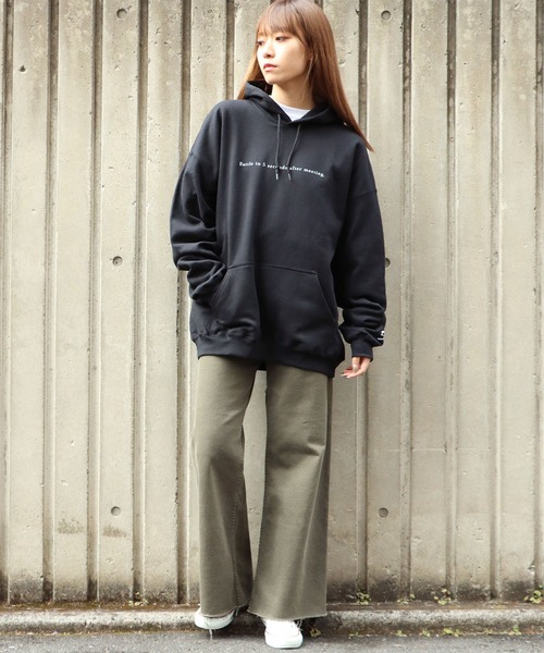 ROOPTOKYO（ループトウキョウ）の「【ROOPTOKYOオリジナル】出会って5秒でバトル Battle in 5 seconds after meeting アニメプリント プルオーバーパーカー フロントロゴ バックプリント（パーカー・メンズ・ホワイト/ブラック・M/L/XXL/XL）」の20枚目の写真