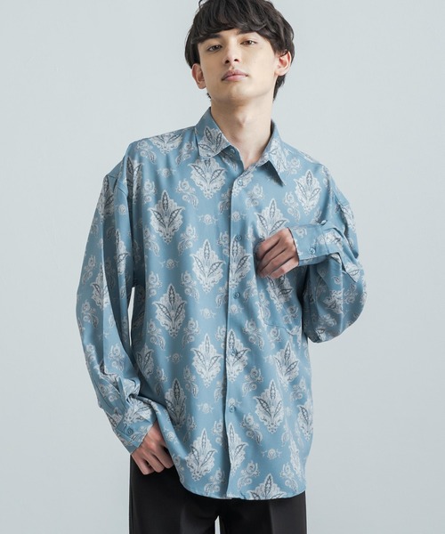 Rocky Monroe(ロッキーモンロー)の「オーバーサイズ 総柄グラフィックプリント レギュラーカラーストレッチロングシャツ(シャツ/ブラウス・メンズ・ライトグレー/ダークブラウン/オフホワイト/チャコール/ピンク/ブラウン/グリーン/サックスブルー/ラベンダー/ホワイト・M/L)」の2枚目の写真