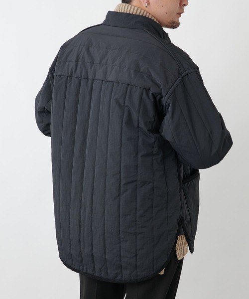 COLONY 2139(コロニートゥーワンスリーナイン)の「イタリアン中綿キルトジャケット (CASHPAD)※ユニセックス対応(ミリタリージャケット・メンズ・ブラック/チャコールグレー・MEDIUM/LARGE/X-LARGE)」の6枚目の写真