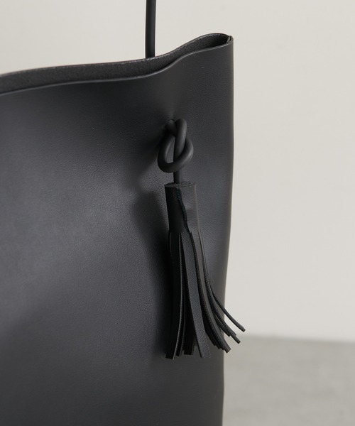 PUAL CE CIN(ピュアルセシン)の「TASSEL TOTE/タッセルトートバッグ(トートバッグ・レディース・ブラック・FREE)」の14枚目の写真