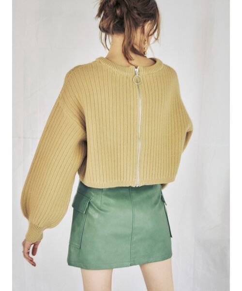 EVRIS(エヴリス)の「バックZIPクロップドニットトップス(ニット/セーター・レディース・アイボリー/ベージュ/グリーン・FREE)」の3枚目の写真