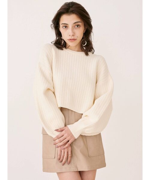 EVRIS(エヴリス)の「バックZIPクロップドニットトップス(ニット/セーター・レディース・アイボリー/ベージュ/グリーン・FREE)」の4枚目の写真