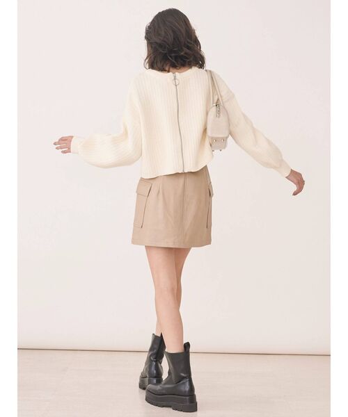 EVRIS(エヴリス)の「バックZIPクロップドニットトップス(ニット/セーター・レディース・アイボリー/ベージュ/グリーン・FREE)」の9枚目の写真