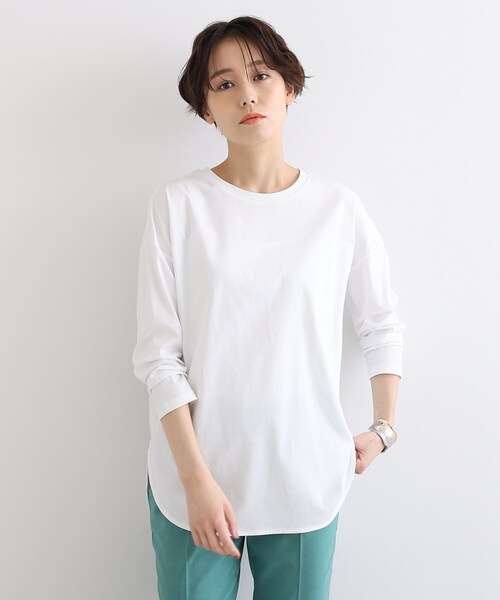 INDIVI（インディヴィ）の「【洗える/コットン100%】ラウンドヘムシンプルカットソー（Tシャツ/カットソー・レディース・ホワイト系/グレー/チャコールグレー/ライトベージュ/ブラウン系その他/ブラック・38/34/05/13/12/17）」の2枚目の写真