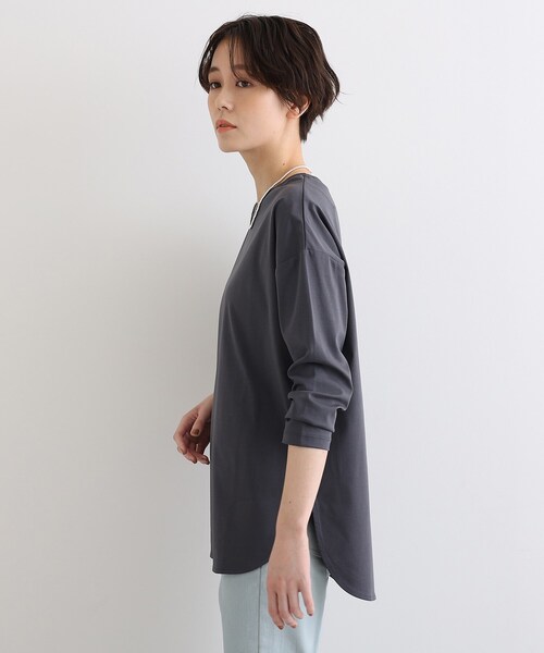 INDIVI（インディヴィ）の「【洗える/コットン100%】ラウンドヘムシンプルカットソー（Tシャツ/カットソー・レディース・ホワイト系/グレー/チャコールグレー/ライトベージュ/ブラウン系その他/ブラック・38/34/05/13/12/17）」の9枚目の写真