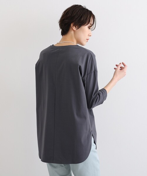 INDIVI（インディヴィ）の「【洗える/コットン100%】ラウンドヘムシンプルカットソー（Tシャツ/カットソー・レディース・ホワイト系/グレー/チャコールグレー/ライトベージュ/ブラウン系その他/ブラック・38/34/05/13/12/17）」の16枚目の写真