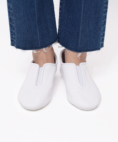 salle de bal(サルデバル)の「CROWN / クラウン レザー シューズ ELASTIC FRONT JAZZ GMT(スリッポン・レディース・ブラック/ホワイト・5/7/6/4)」の2枚目の写真