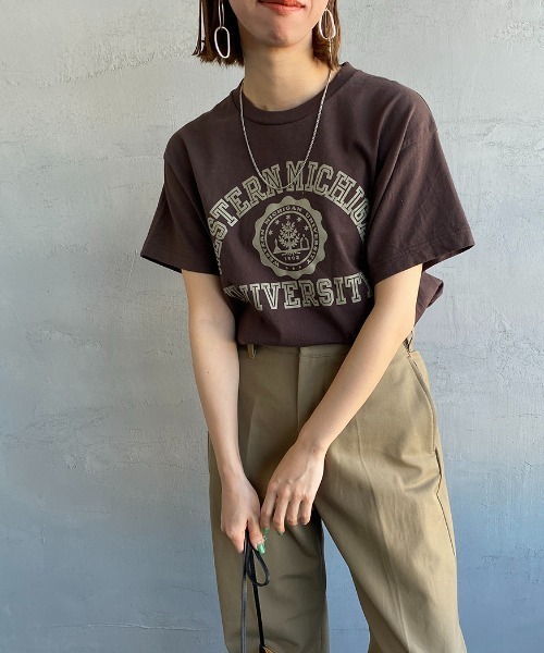 THE SHINZONE（ザ　シンゾーン）の「[THE SHINZONE/ザ シンゾーン] 別注 WESTERN MICHIGAN カレッジロゴプリントTシャツ（Tシャツ/カットソー・レディース・ベージュ/ブラウン/パープル・F）」の2枚目の写真