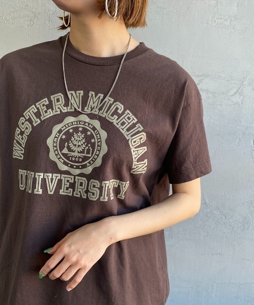 THE SHINZONE（ザ　シンゾーン）の「[THE SHINZONE/ザ シンゾーン] 別注 WESTERN MICHIGAN カレッジロゴプリントTシャツ（Tシャツ/カットソー・レディース・ベージュ/ブラウン/パープル・F）」の5枚目の写真