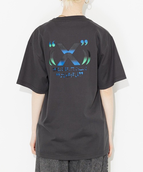 X-girl（エックスガール）の「X-GENERATION S/S TEE（Tシャツ/カットソー・レディース・チャコール/オレンジ/ホワイト・L/S/XL/M）」の2枚目の写真