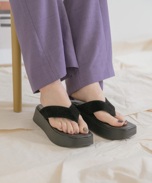 ITEMS URBANRESEARCH（アイテムズ アーバンリサーチ）の「ハラコトングサンダル（サンダル・レディース・ブラック/ブラウン・SMALL/MEDIUM/LARGE）」の6枚目の写真