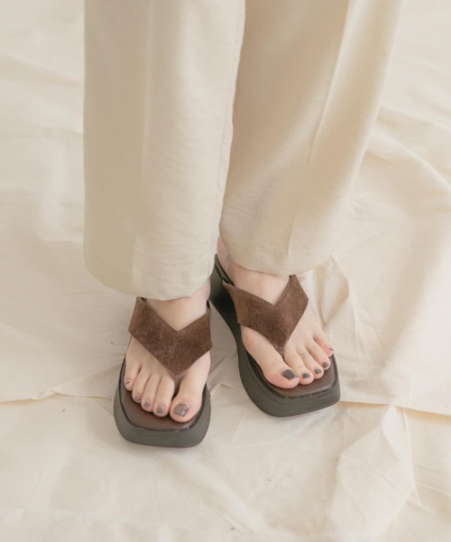 ITEMS URBANRESEARCH（アイテムズ アーバンリサーチ）の「ハラコトングサンダル（サンダル・レディース・ブラック/ブラウン・SMALL/MEDIUM/LARGE）」の9枚目の写真