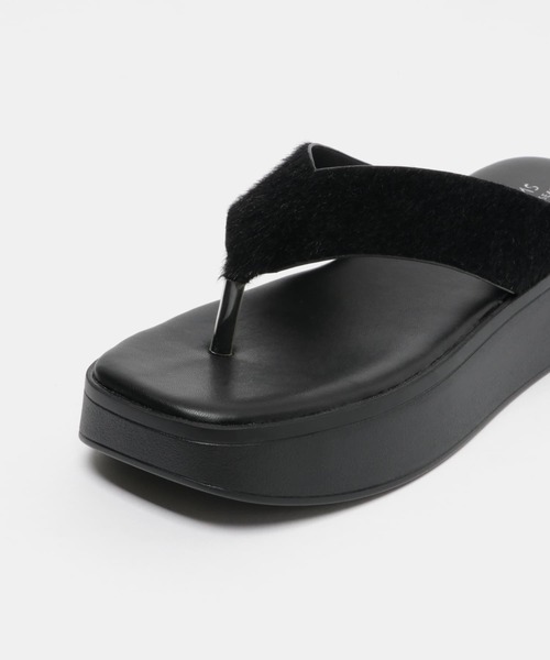 ITEMS URBANRESEARCH（アイテムズ アーバンリサーチ）の「ハラコトングサンダル（サンダル・レディース・ブラック/ブラウン・SMALL/MEDIUM/LARGE）」の4枚目の写真