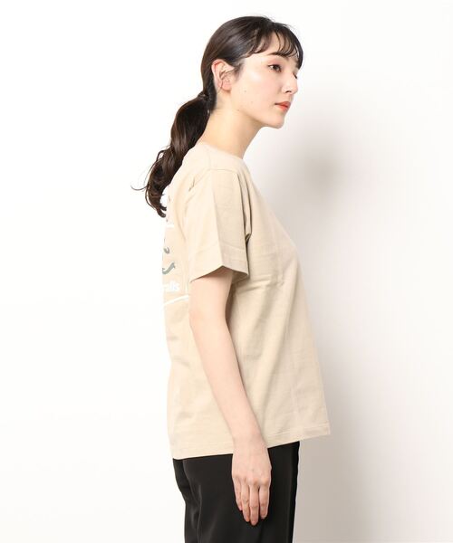 Lee(リー)の「【Lee】バックプリントTシャツ(Tシャツ/カットソー・レディース・ベージュ・M/L)」の2枚目の写真