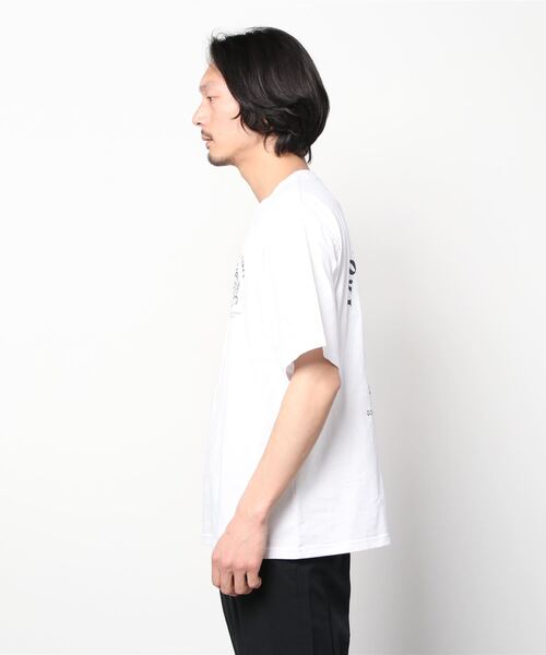 JOHN'S CLOSET(ジョンズクローゼット)の「【13】ピグメント加工バックプリントTシャツ(Tシャツ/カットソー・メンズ・チャコールグレー/グレイッシュベージュ/グリーン/ホワイト・MEDIUM/LARGE)」の16枚目の写真