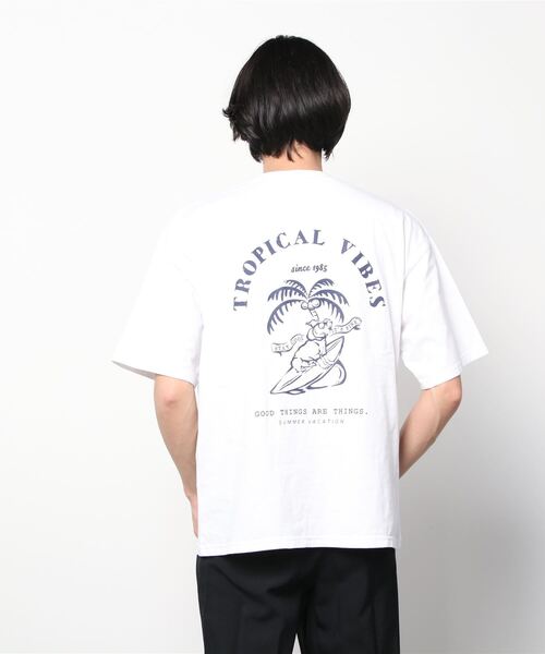 JOHN'S CLOSET(ジョンズクローゼット)の「【13】ピグメント加工バックプリントTシャツ(Tシャツ/カットソー・メンズ・チャコールグレー/グレイッシュベージュ/グリーン/ホワイト・MEDIUM/LARGE)」の6枚目の写真