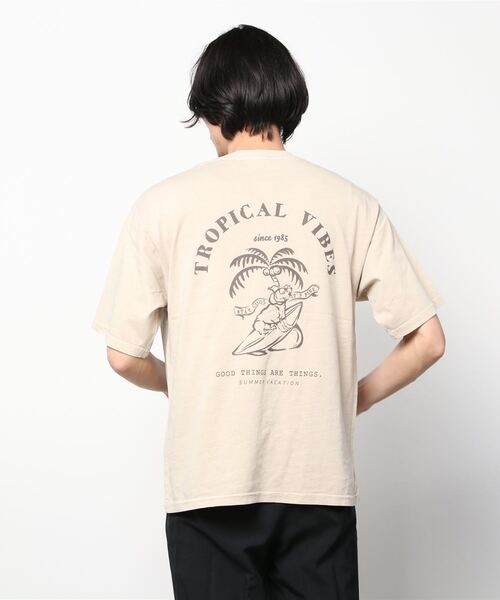 JOHN'S CLOSET(ジョンズクローゼット)の「【13】ピグメント加工バックプリントTシャツ(Tシャツ/カットソー・メンズ・チャコールグレー/グレイッシュベージュ/グリーン/ホワイト・MEDIUM/LARGE)」の8枚目の写真
