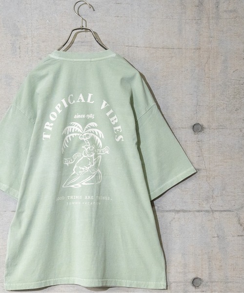 JOHN'S CLOSET(ジョンズクローゼット)の「【13】ピグメント加工バックプリントTシャツ(Tシャツ/カットソー・メンズ・チャコールグレー/グレイッシュベージュ/グリーン/ホワイト・MEDIUM/LARGE)」の4枚目の写真