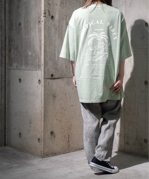 JOHN'S CLOSET(ジョンズクローゼット)の「【13】ピグメント加工バックプリントTシャツ(Tシャツ/カットソー・メンズ・チャコールグレー/グレイッシュベージュ/グリーン/ホワイト・MEDIUM/LARGE)」の14枚目の写真
