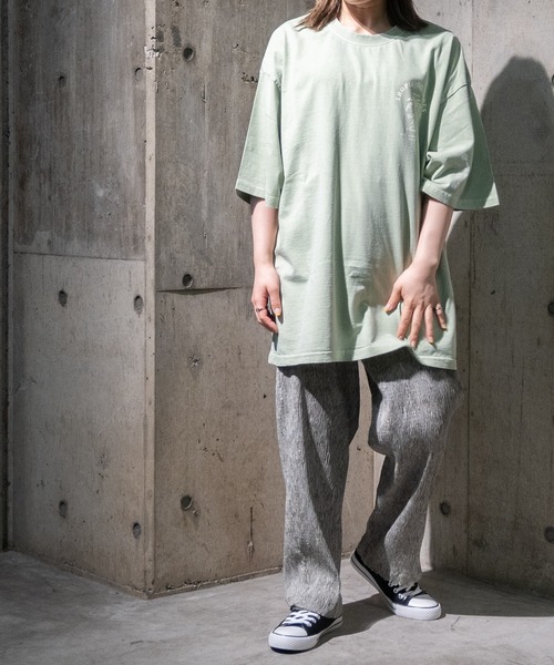 JOHN'S CLOSET(ジョンズクローゼット)の「【13】ピグメント加工バックプリントTシャツ(Tシャツ/カットソー・メンズ・チャコールグレー/グレイッシュベージュ/グリーン/ホワイト・MEDIUM/LARGE)」の10枚目の写真