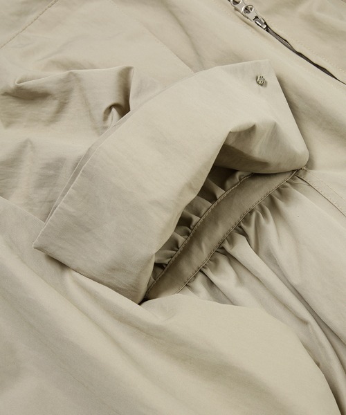 LOW CLASSIC(ロウ クラシック)の「PUCKERING FIELD JACKET(ナイロンジャケット・レディース・カーキ・S/XS)」の4枚目の写真