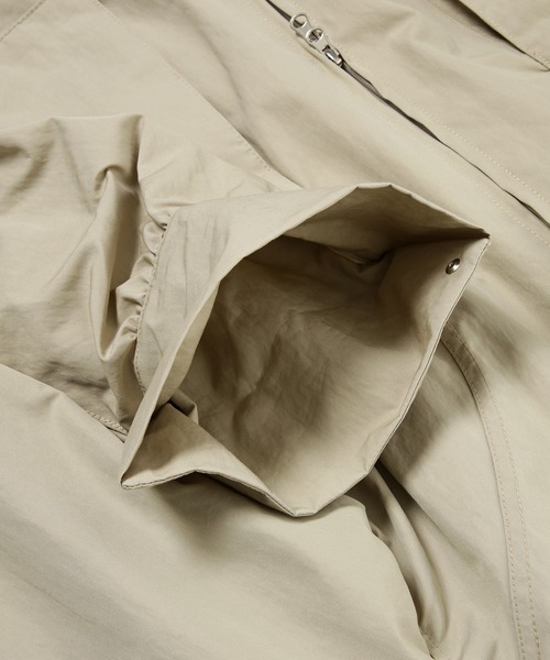 LOW CLASSIC(ロウ クラシック)の「PUCKERING FIELD JACKET(ナイロンジャケット・レディース・カーキ・S/XS)」の3枚目の写真