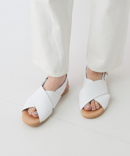 BIANCA（ビアンカ）の「【BIANCA】 レザークロスサンダル（サンダル・レディース・ホワイト/ブラック/キャメル・37/39/38）」の4枚目の写真