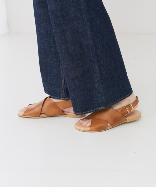 BIANCA（ビアンカ）の「【BIANCA】 レザークロスサンダル（サンダル・レディース・ホワイト/ブラック/キャメル・37/39/38）」の7枚目の写真