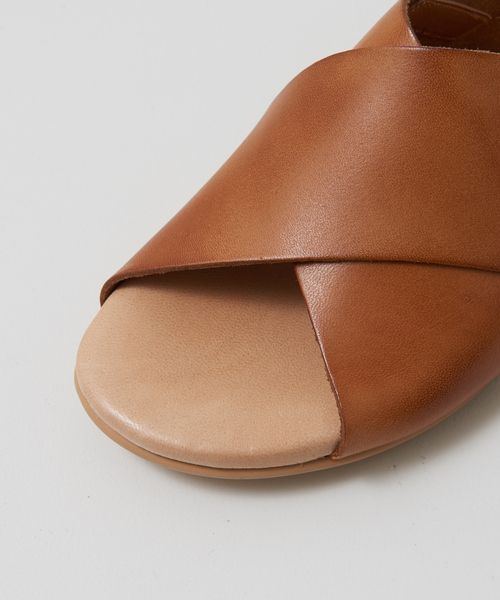 BIANCA（ビアンカ）の「【BIANCA】 レザークロスサンダル（サンダル・レディース・ホワイト/ブラック/キャメル・37/39/38）」の17枚目の写真