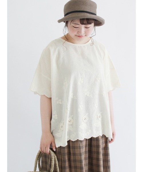 Samansa Mos2（サマンサ モスモス）の「立体花刺繍ブラウス（シャツ/ブラウス・レディース・ブラック/オフホワイト/グリーン/キナリ・ﾌﾘ-）」の3枚目の写真