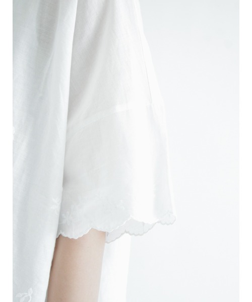 Samansa Mos2（サマンサ モスモス）の「立体花刺繍ブラウス（シャツ/ブラウス・レディース・ブラック/オフホワイト/グリーン/キナリ・ﾌﾘ-）」の9枚目の写真