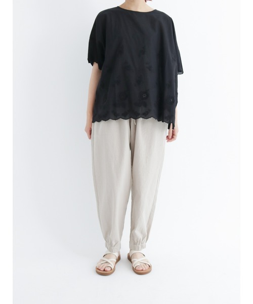 Samansa Mos2（サマンサ モスモス）の「立体花刺繍ブラウス（シャツ/ブラウス・レディース・ブラック/オフホワイト/グリーン/キナリ・ﾌﾘ-）」の5枚目の写真