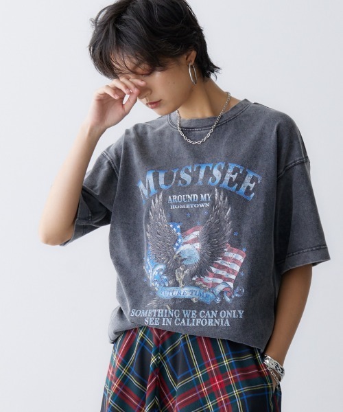 GEVS.(ジェイヴィス)の「<大きいサイズ> 綿100%ヴィンテージ風グラフィックプリントTシャツ GEVS.(Tシャツ/カットソー・レディース・モカ/チャコール・LL/3L/L/5L/4L)」の5枚目の写真