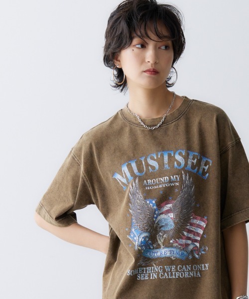GEVS.(ジェイヴィス)の「<大きいサイズ> 綿100%ヴィンテージ風グラフィックプリントTシャツ GEVS.(Tシャツ/カットソー・レディース・モカ/チャコール・LL/3L/L/5L/4L)」の3枚目の写真