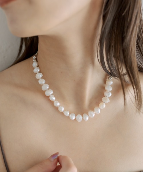mystic（ミスティック）の「[otonamystic]淡水パールコンビビーズネックレス（ネックレス・レディース・オフホワイト・ONE SIZE）」の2枚目の写真