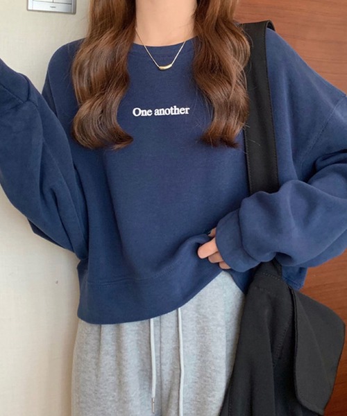 Girly Doll（ガーリードール）の「オーバーサイズプチロゴトレーナー（スウェット・レディース・ホワイト/ネイビー/ブラウン/グレー/カーキ/アイボリー・FREE）」の6枚目の写真