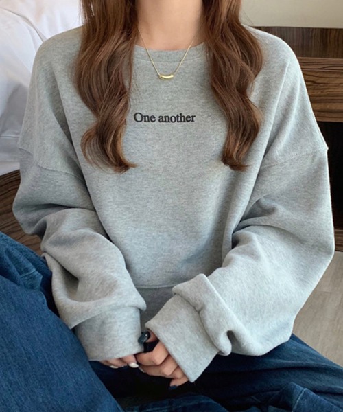 Girly Doll（ガーリードール）の「オーバーサイズプチロゴトレーナー（スウェット・レディース・ホワイト/ネイビー/ブラウン/グレー/カーキ/アイボリー・FREE）」の4枚目の写真