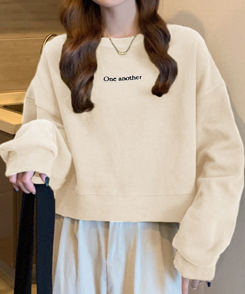 Girly Doll（ガーリードール）の「オーバーサイズプチロゴトレーナー（スウェット・レディース・ホワイト/ネイビー/ブラウン/グレー/カーキ/アイボリー・FREE）」の3枚目の写真