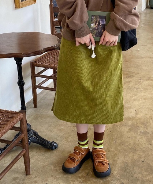 Vipoa（ヴィポア）の「コーデュロイベルクロスニーカー（スニーカー・レディース・ブラウン/ブラック・SMALL/MEDIUM/LARGE）」の4枚目の写真