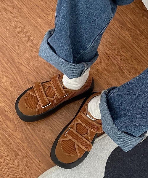 Vipoa（ヴィポア）の「コーデュロイベルクロスニーカー（スニーカー・レディース・ブラウン/ブラック・SMALL/MEDIUM/LARGE）」の3枚目の写真