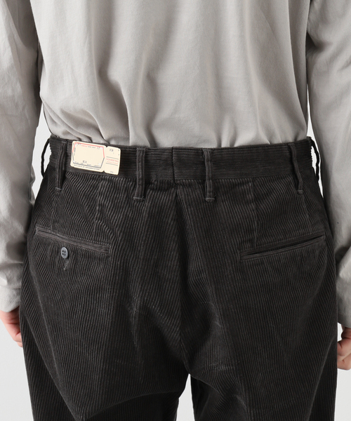 JOURNAL STANDARD J.S HOMESTEAD(ジャーナルスタンダードホームステッド)の「【J.S.Homestead】CORDUROY 2TUCK OFFICER CROPPED(スラックス・メンズ・グレー/キャメル/ベージュ/ブラック・MEDIUM/SMALL/LARGE)」の14枚目の写真